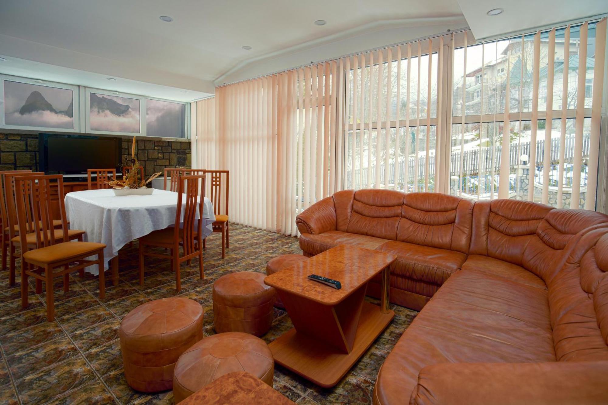 Alexandros Hotel